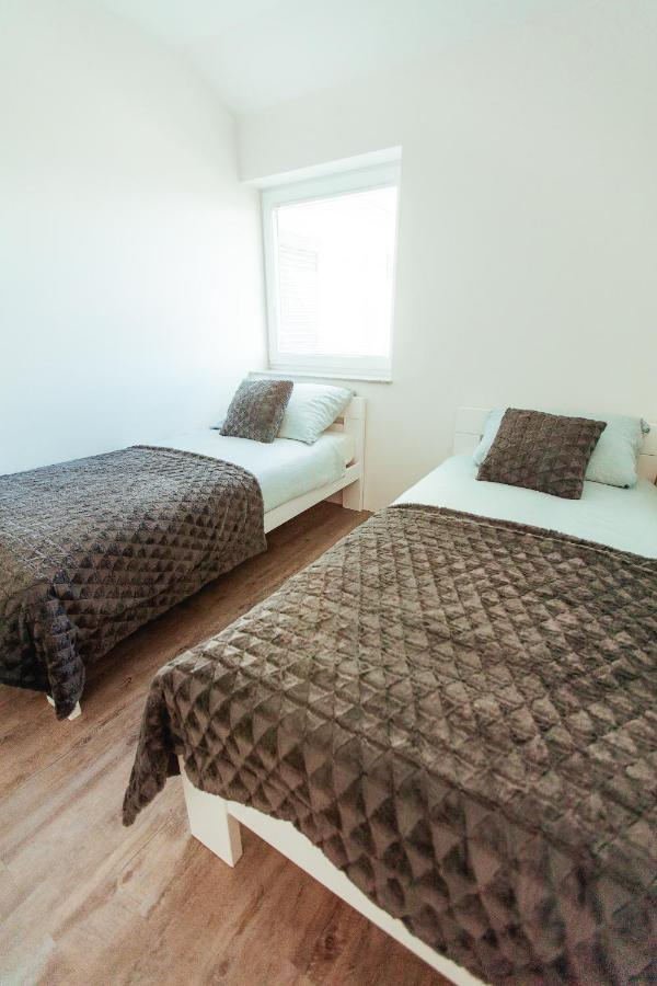 Sunny Oak Estate Apartment Menges Exterior photo